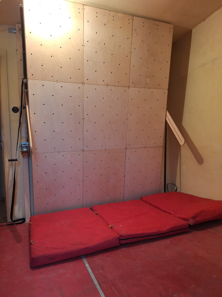 Lama Home Wall 6×8 wall-mounted